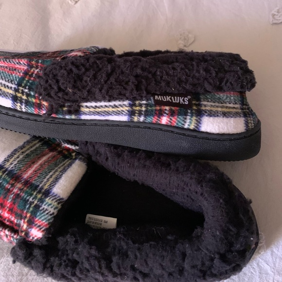 Muk Luks tartan Plaid House slippers NWOT - Picture 2 of 4